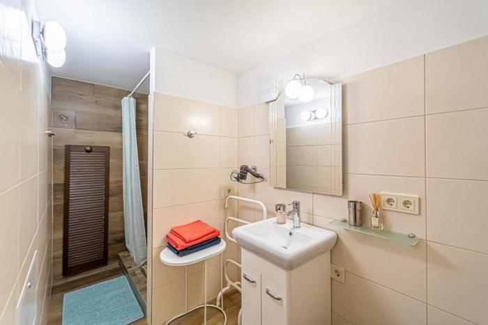 Old Town Apartment With A Separate Entrance Kaunas Exterior foto